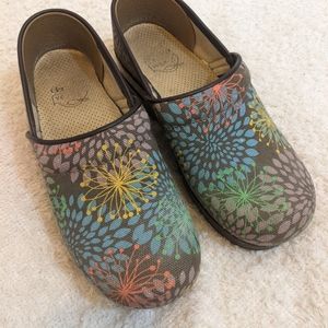 Dansko canvas clogs size 37